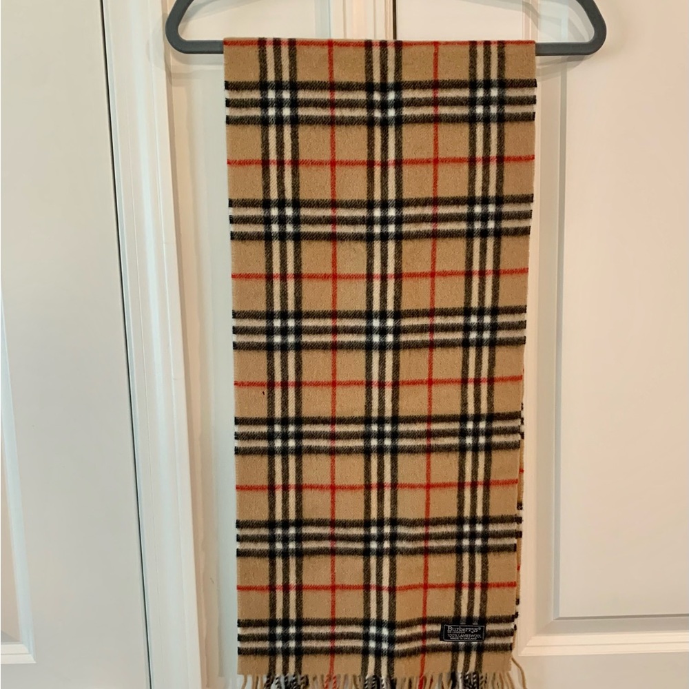 Like New! BURBERRYS OF LONDON VINTAGE 100% Lambswool Men/Women’s Scarf